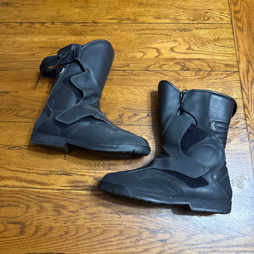 Triumph Black Leather Mens Size 45 Motorcycle Boots Side EXCELLENT SHAPE